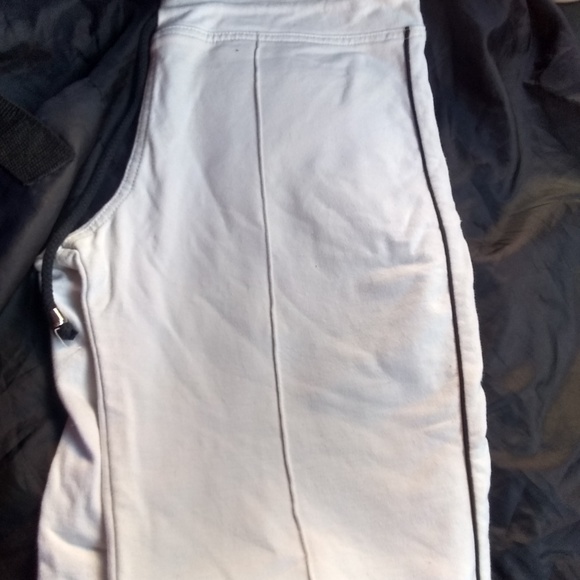 Size 11, White shorts - Picture 3 of 3